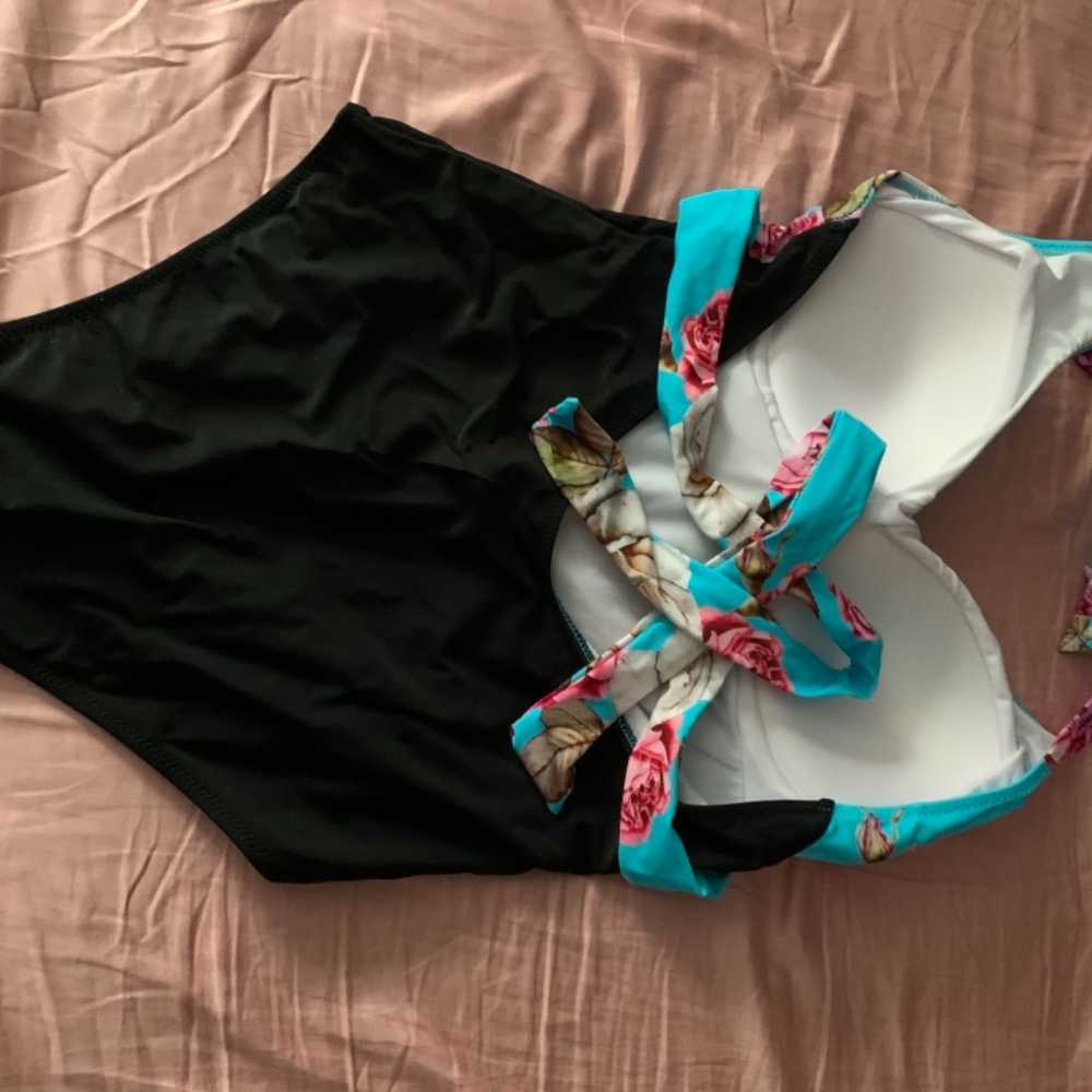 Bathing suits - Picture 2 of 2